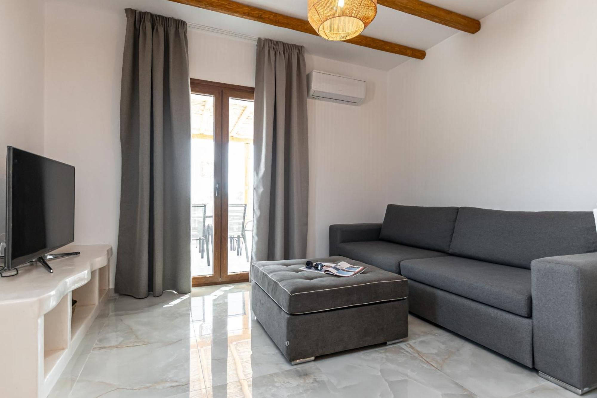 Naxos Beachwalk Plaka Maragkas
